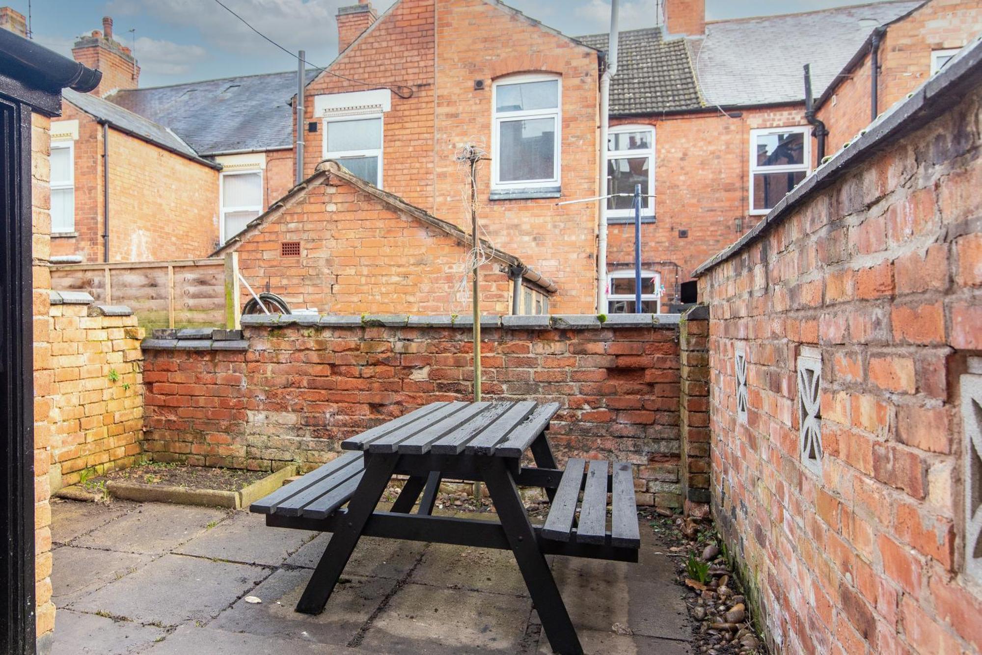 2 Bedroom House In The Heart Of Leicester Exterior foto